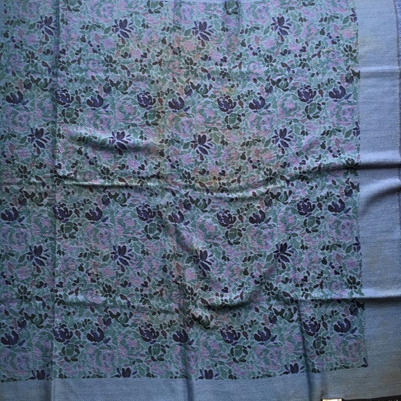 YSL 100% pure wool embroidered floral roses shawl - Picture 4 of 8